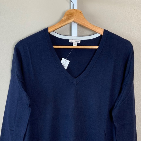 GAP Luxelight Perfect V-neck Sweater - Picture 4 of 16